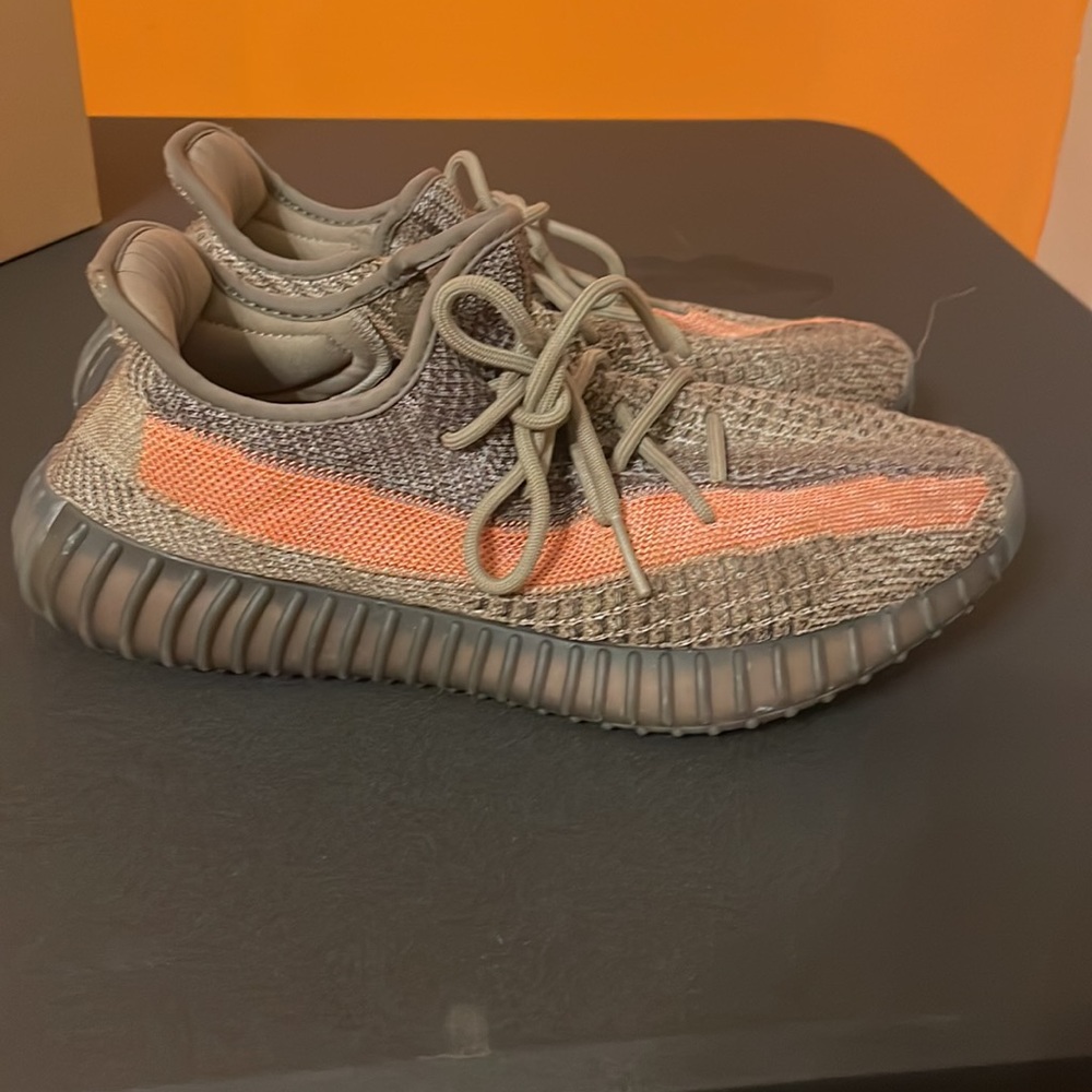 Yeezy Boost 350 V2 - Picture 7 of 7